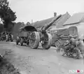 A Canon de 105&nbsp;mm Modèle 1897 with elastic wheels.