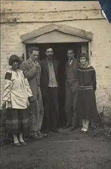 Dora Carrington, Ralph Partridge, Lytton Strachey, Oliver Strachey, and Frances Partridge, 1923