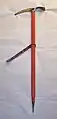 A metal handled ice axe from the late 1970sLength: 91&nbsp;cm (35+3⁄4&nbsp;in)Weight: 960&nbsp;g (33+3⁄4&nbsp;oz)