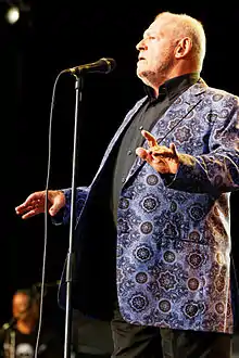 Joe Cocker en concert sur la scène Landaoudec lors du festival du bout du Monde à Crozon dans le Finistère (France).