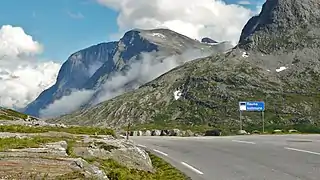 Alnesreset - the highest point on the mountain pass and municipal boundary.
