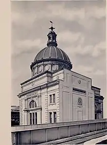 The bank building as seen from the Williamsburg Bridge in 1910