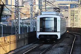 Overhead lines in Seoul Subway Line 2, South Korea (1500&nbsp;V DC)