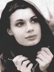 The photograph at left vectorized with RaveGrid, 1.64&nbsp;MB