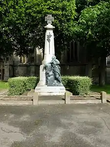 Le monument aux morts.