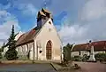 L'église Notre-Dame et le monument aux morts.
