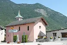 Église Saint-Marcel et monument aux Morts de Bellecombe.