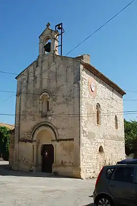 La façade occidentale néoromane et la façade méridionale romane.