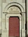 Porte de l'église Saint-Pierre-Saint-Paul de Versailleux.