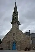 Église Saint-Pierre-et-Saint-Paul : clocher et façade ouest.