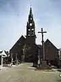 L'église paroissiale Saint-Pierre, vue extérieure d'ensemble.