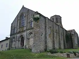 Église Saint-Pierre de Parthenay-le-Vieux.