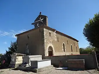 L'église et le cimetière.