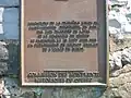 Plaque commémorative de la Commission des Monuments Historique du Québec sur les fondations de la première église de St-Joachim à la grande ferme du Cap Tourmente.