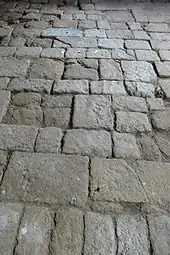 Dallage du porche.