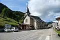 Église de l'Assomption-de-Marie à l'entrée du village