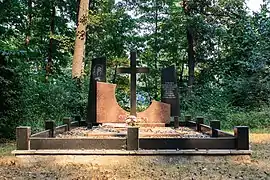 tombe de 80 civils, classé,