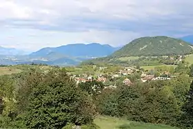 Le hameau du Crozet et, à droite, le Petit Brion.