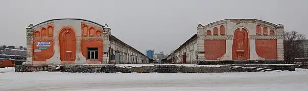 Les bâtiments.