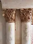 Chapiteaux décoratifs autour du mihrab.