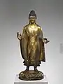 • Bouddha Maitreya (彌勒佛 Mílèfó).• Époque: Dynastie Wei du Nord, fin du Ve&nbsp;siècle.• Bronze doré (pièce moulée), avec traces de pigments.• Hauteur: 140,3 cm.• Metropolitan Museum of Art, New-York.