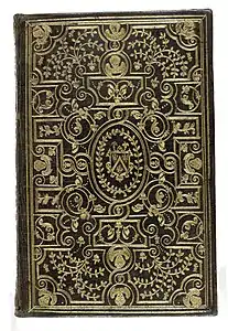 Reliure à la fanfare du XVIe&nbsp;siècle avec fers « Alde », rinceaux et cartouche central.