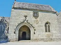 Le porche-sacristie-salle de délibération (XVIe&nbsp;siècle).