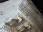 Fragment de la corniche du temple.