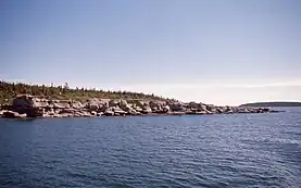 Golfe Saint-Laurent, archipel Mingan, îles, monolithes, végétation de rivages froids