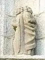 Statue géminée près de l'église paroissiale.
