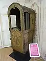 Chaise à porteurs ayant appartenu au nabab René Madec (XVIIIe&nbsp;siècle, musée départemental breton).