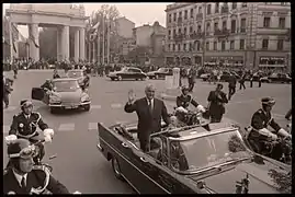 Georges Pompidou à bord de la Présidentielle en 1971 à Toulouse.