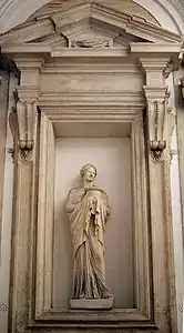 Prêtresse, d'après un original du IIe&nbsp;siècle&nbsp;av. J.-C., de la Villa d'Hadrien.