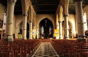 Nef, collatéraux et chœur (XVIIe&nbsp;siècle) de l'église Saint-Martin.