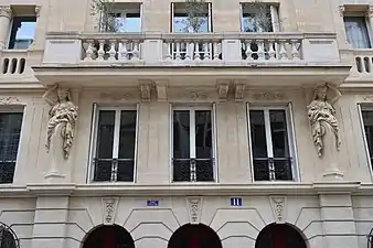 No&nbsp;11 : cariatides.