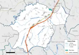 Carte en couleur présentant le réseau hydrographique de la commune