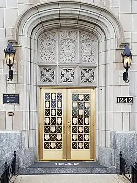 Entrée du no&nbsp;1242.