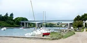 Le pont, vu des environs de la chapelle Saint-Marguerite.