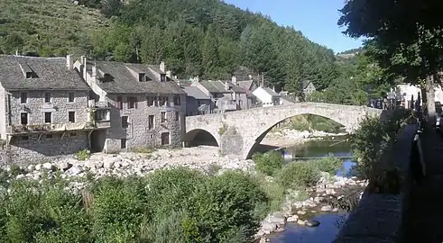 Le pont, monument historique.