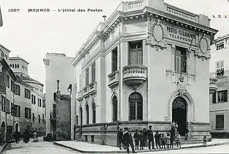 Carte postale représentant le bâtiment dans la première moitié du XXe&nbsp;siècle, avant sa surélévation.