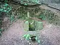 Plounévez-Quintin : la fontaine de dévotion proche de la chapelle Saint-Roc'h.