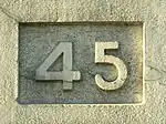 Numéro sculpté de 1928.