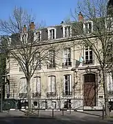 Bâtiment de l'ambassade de Madagascar, au no&nbsp;1.