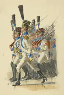 Des soldats du début du XIXe&nbsp;siècle, marchant en ligne de droite à gauche, officier au premier plan.