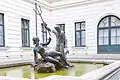 Isarnixenbrunnen ("Munich Nasentröpfelbrunnen") dans la cour du palais