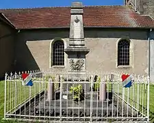 Le monument aux morts.