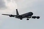avion quadriréacteur en vol.