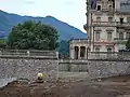 Mur de l'esplanade du château détruit en mai 2022.