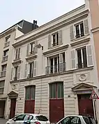 Nos&nbsp;31 et 33 : maisons-ateliers d'artistes jumelles.