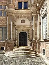 Porte de l'hôtel d'Assézat.